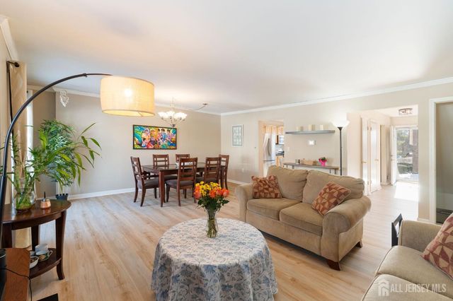 8 Cardinal Lane 2, Hillsborough, NJ 08844