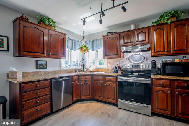 87 IVY LEAGUE DR, Kutztown, PA 19530
