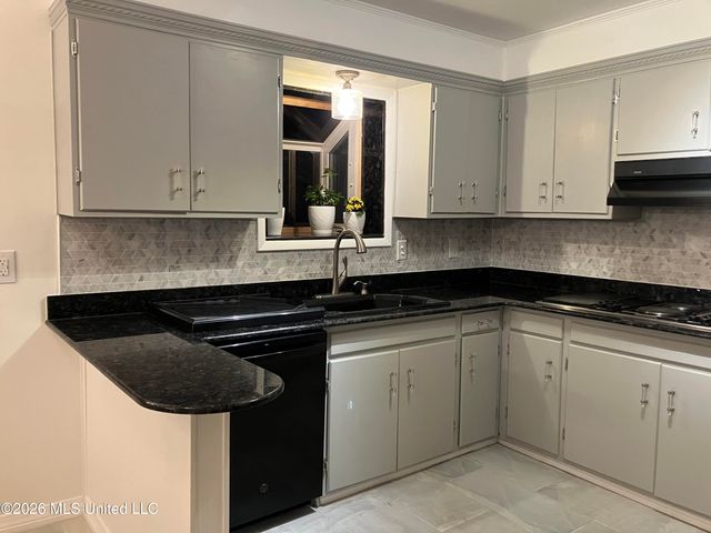 8000 Helmsdale, Ocean Springs, MS 39564