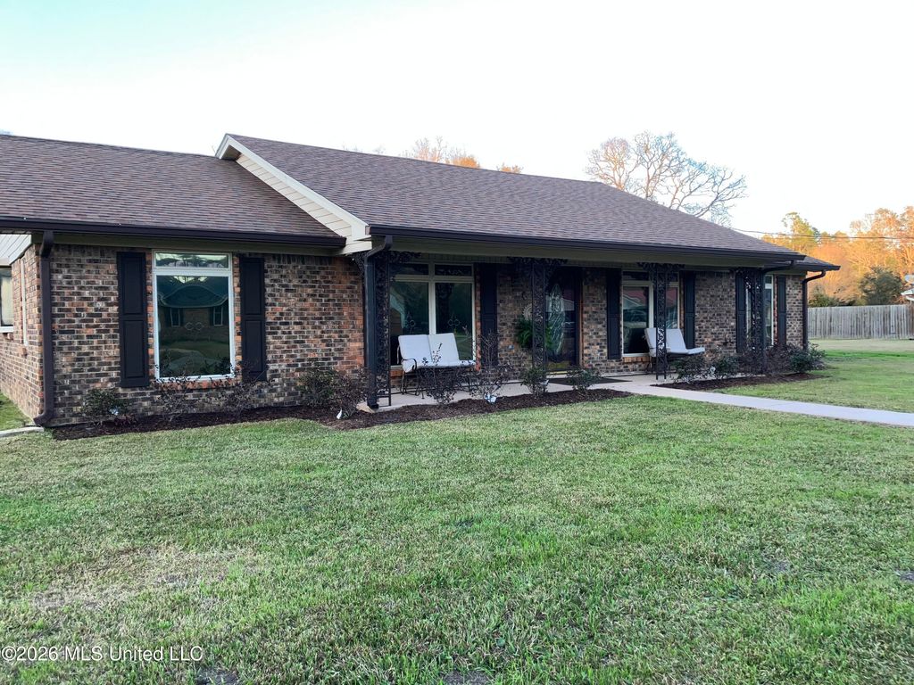 8000 Helmsdale, Ocean Springs, MS 39564