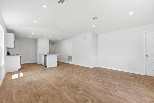 69 Road 5102d, Cleveland, TX 77327