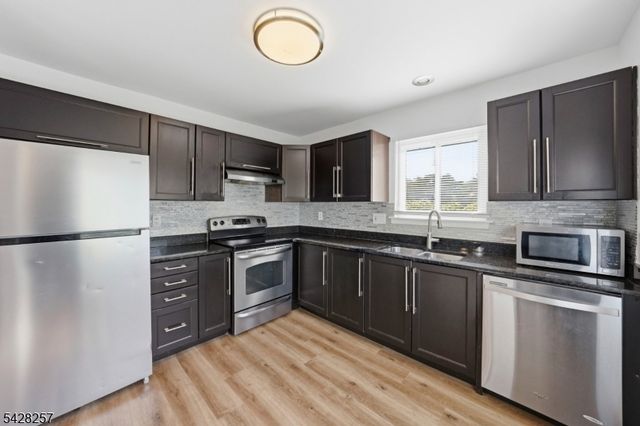 111 Dorset Ct, Hillsborough Twp., NJ 08844