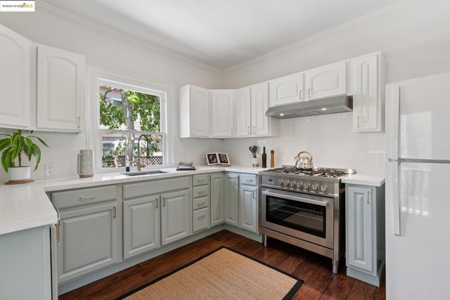 2132 Haste St, Berkeley, CA 94704