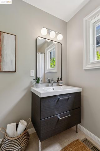 2132 Haste St, Berkeley, CA 94704