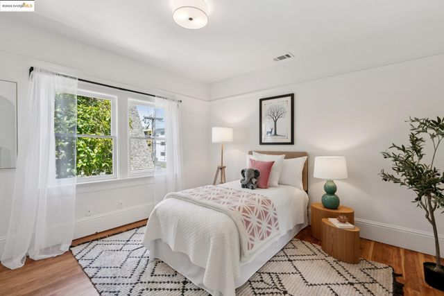 2132 Haste St, Berkeley, CA 94704