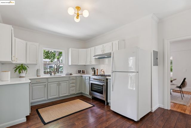 2132 Haste St, Berkeley, CA 94704