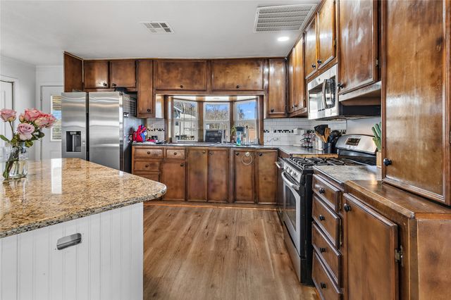 160 LCR 825, Groesbeck, TX 76642