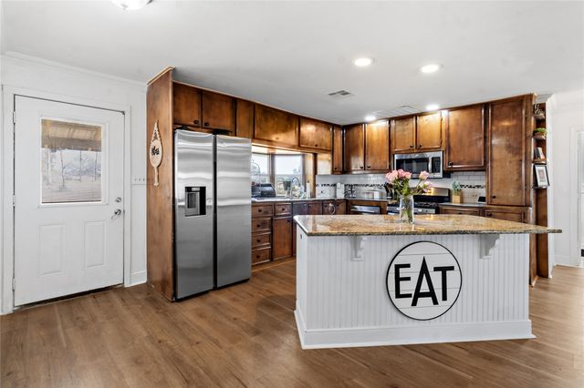 160 LCR 825, Groesbeck, TX 76642