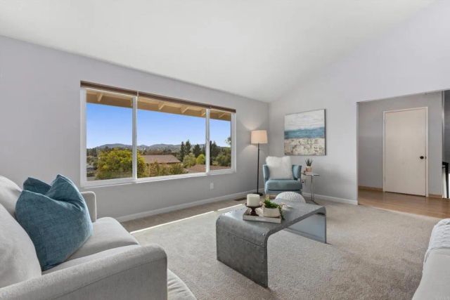 136 Helen Way, Escondido, CA 92025