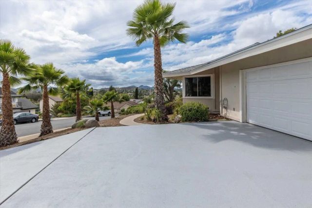 136 Helen Way, Escondido, CA 92025