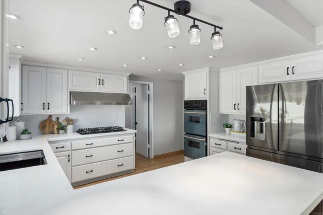 136 Helen Way, Escondido, CA 92025