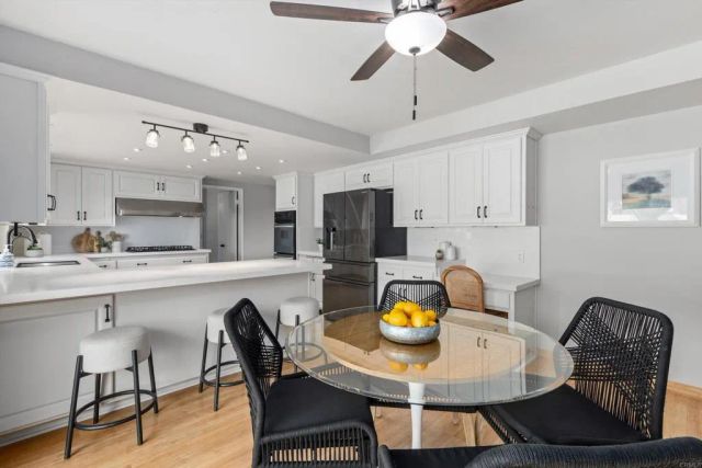 136 Helen Way, Escondido, CA 92025