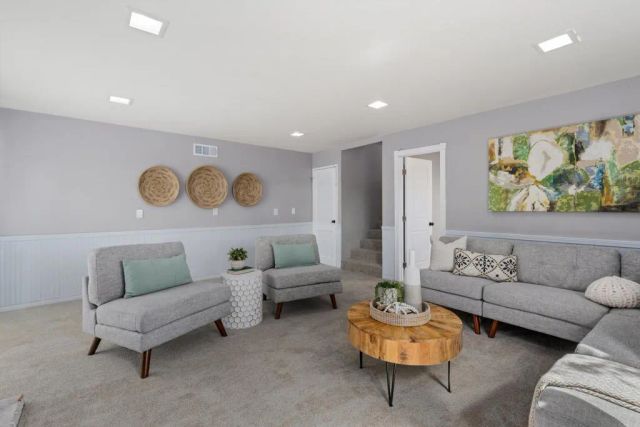 136 Helen Way, Escondido, CA 92025