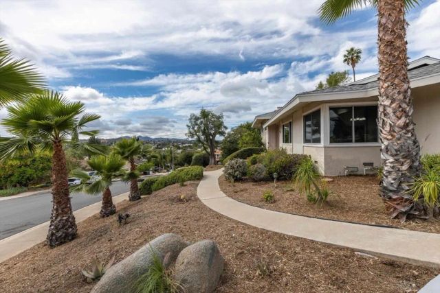 136 Helen Way, Escondido, CA 92025
