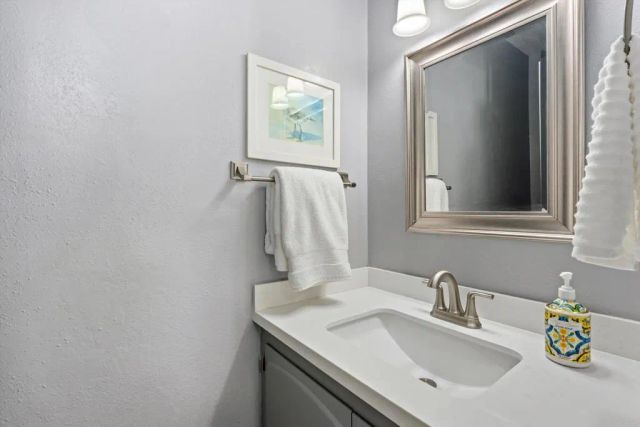 136 Helen Way, Escondido, CA 92025