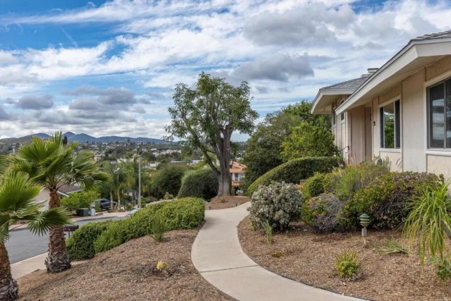 136 Helen Way, Escondido, CA 92025