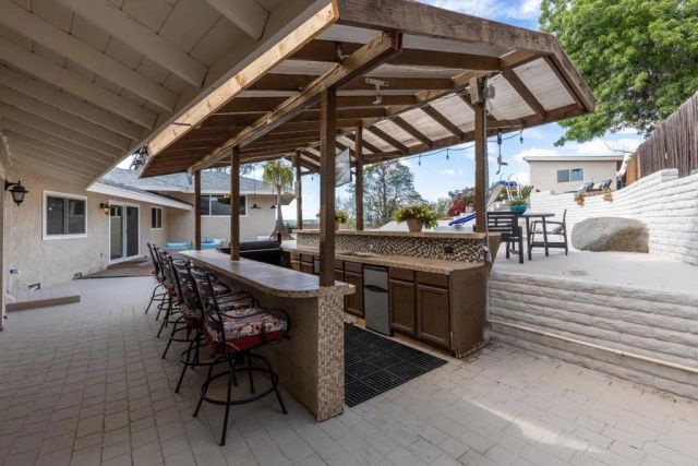 136 Helen Way, Escondido, CA 92025