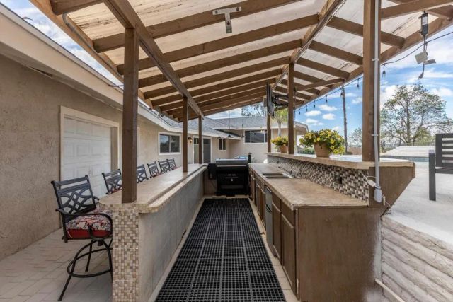 136 Helen Way, Escondido, CA 92025