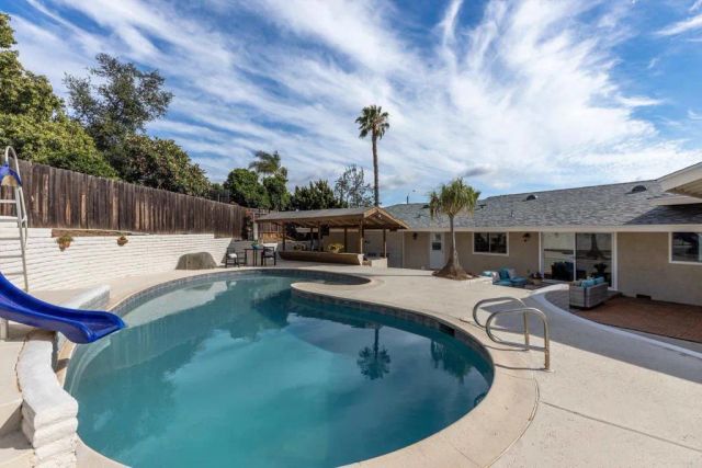 136 Helen Way, Escondido, CA 92025