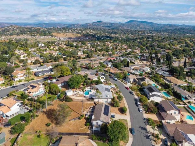 136 Helen Way, Escondido, CA 92025