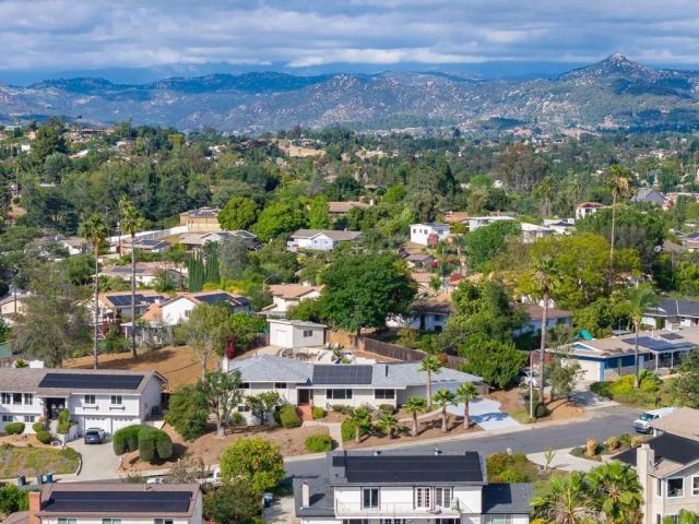 136 Helen Way, Escondido, CA 92025