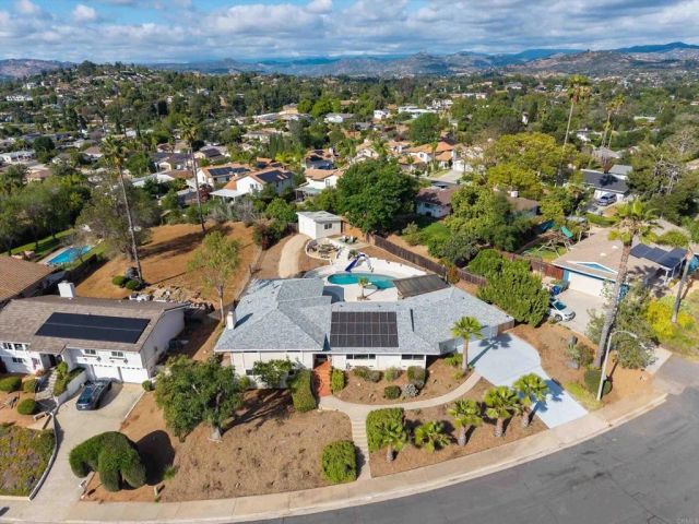 136 Helen Way, Escondido, CA 92025