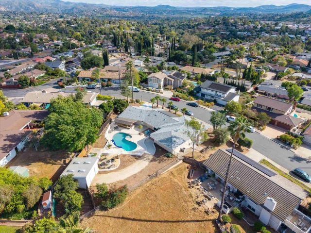 136 Helen Way, Escondido, CA 92025
