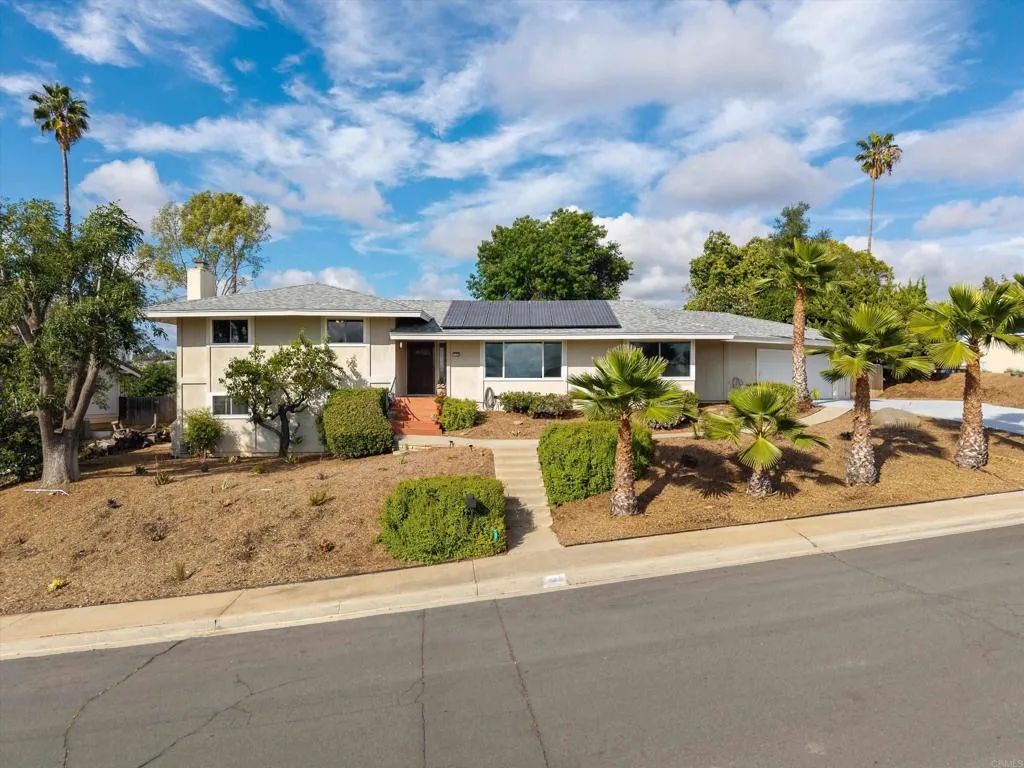 136 Helen Way, Escondido, CA 92025