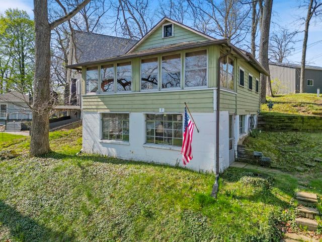 29 EMS B42e Lane, Leesburg, IN 46538