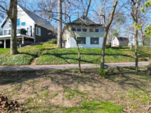 29 EMS B42e Lane, Leesburg, IN 46538