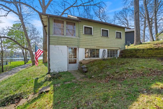 29 EMS B42e Lane, Leesburg, IN 46538