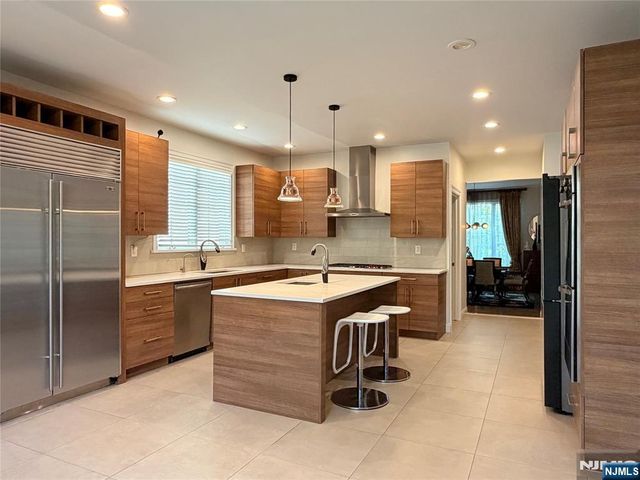 1206 Briar Way, Fort Lee, NJ 07024