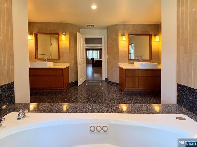 1206 Briar Way, Fort Lee, NJ 07024