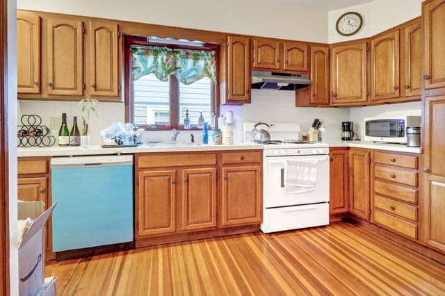 18 Franconia St, Boston, MA 02122