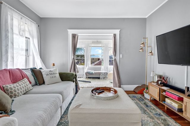 18 Franconia St, Boston, MA 02122