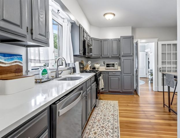 18 Franconia St, Boston, MA 02122