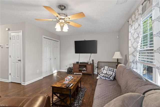 11 Knox PL, Hampton, VA 23669