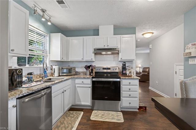 11 Knox PL, Hampton, VA 23669