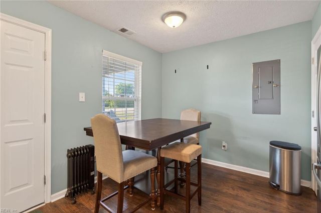 11 Knox PL, Hampton, VA 23669