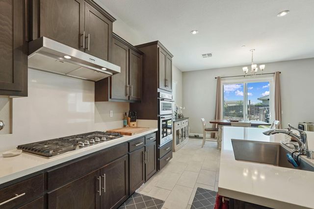 2013 Van Ruiten Dr, Lodi, CA 95242