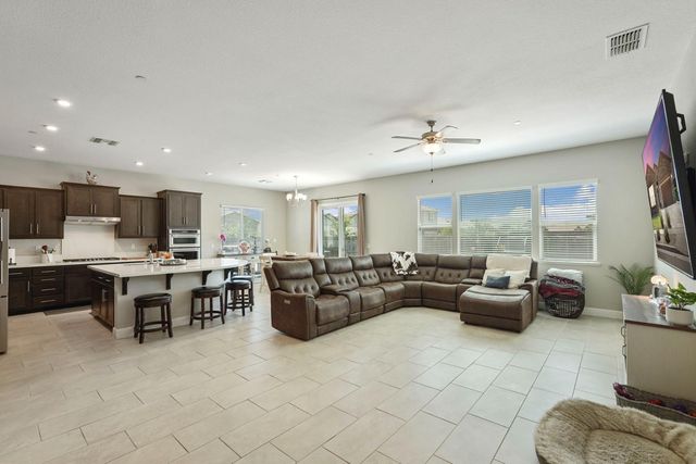 2013 Van Ruiten Dr, Lodi, CA 95242