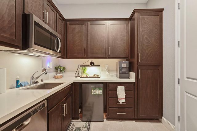 2013 Van Ruiten Dr, Lodi, CA 95242