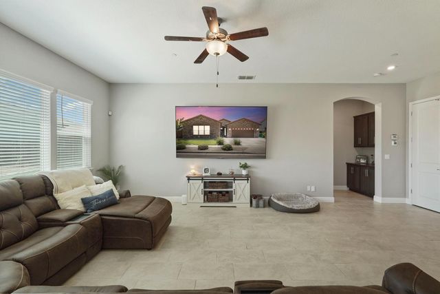 2013 Van Ruiten Dr, Lodi, CA 95242