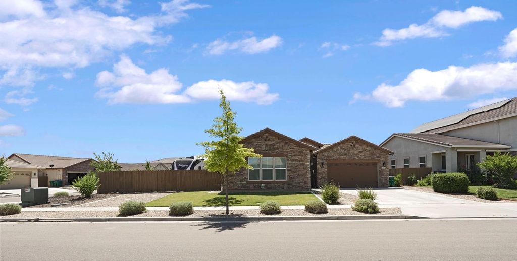 2013 Van Ruiten Dr, Lodi, CA 95242