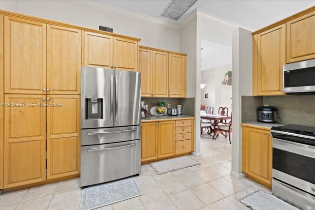 10912 NW 2nd St, Plantation, FL 33324