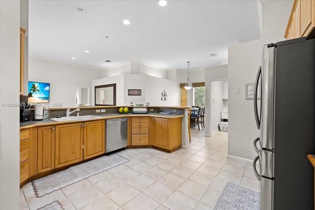 10912 NW 2nd St, Plantation, FL 33324