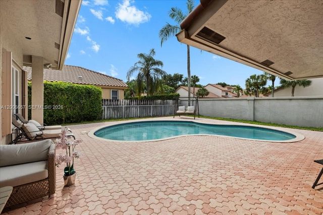 10912 NW 2nd St, Plantation, FL 33324