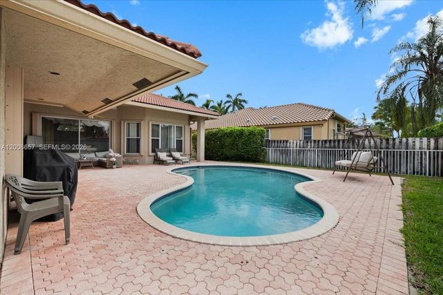 10912 NW 2nd St, Plantation, FL 33324