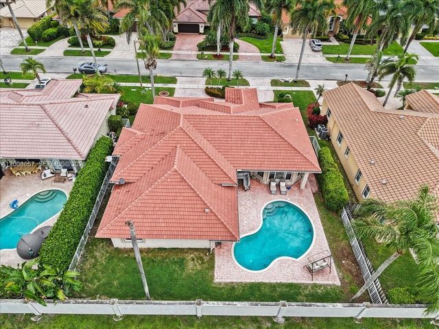 10912 NW 2nd St, Plantation, FL 33324