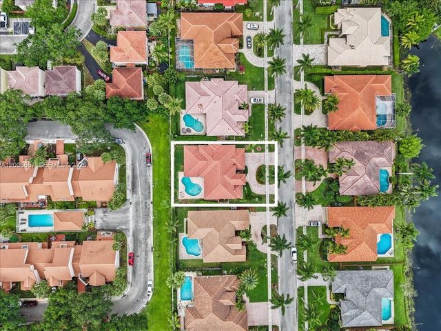 10912 NW 2nd St, Plantation, FL 33324